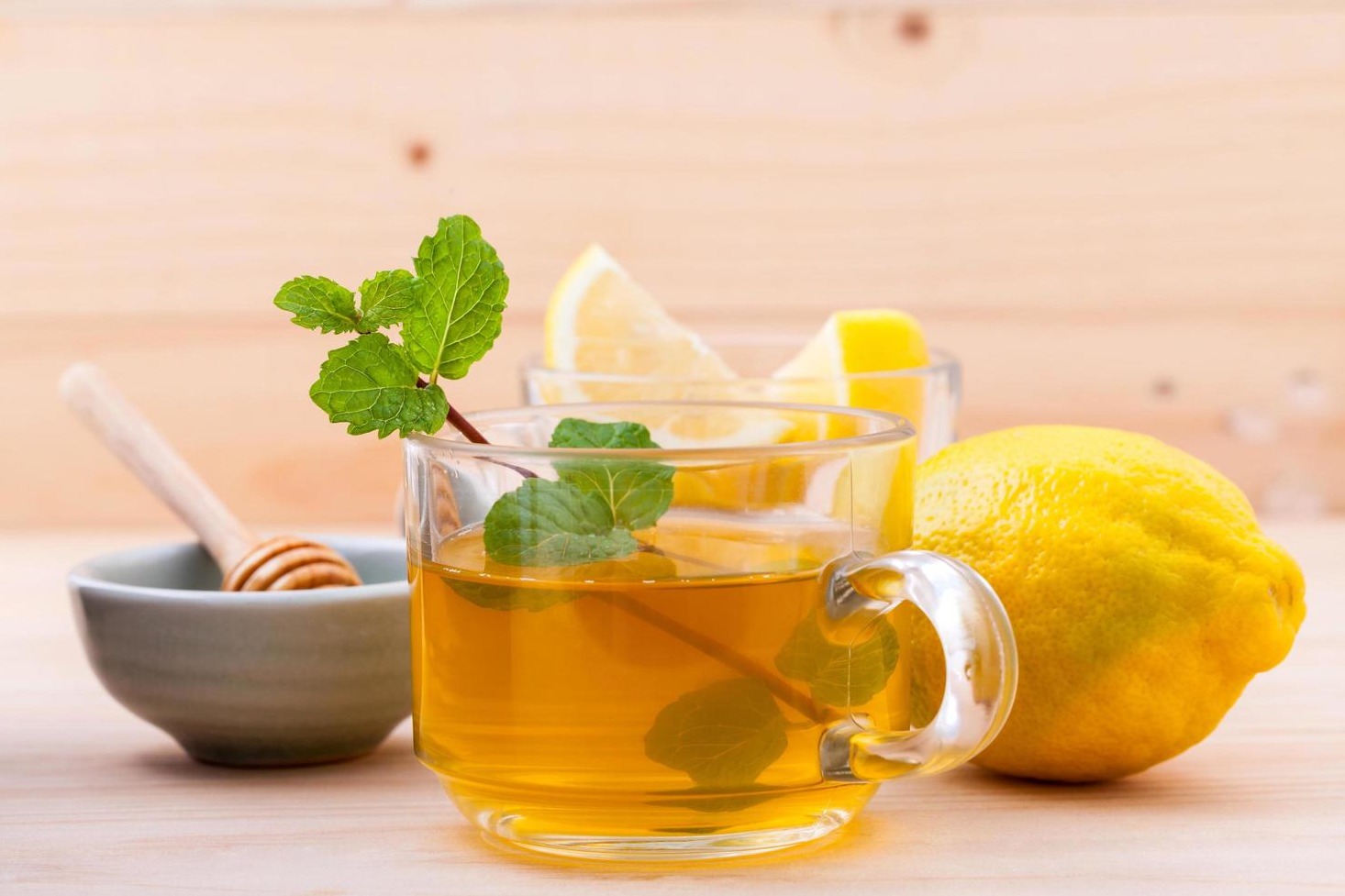 Lemon Tea with Honey and Mint