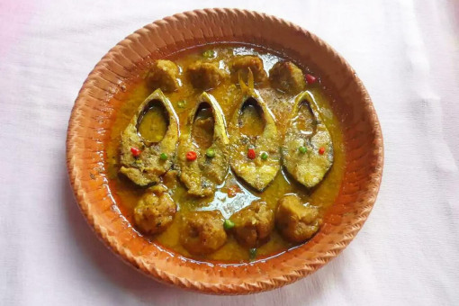 Bengali Fish Curry (Macher Jhol)
